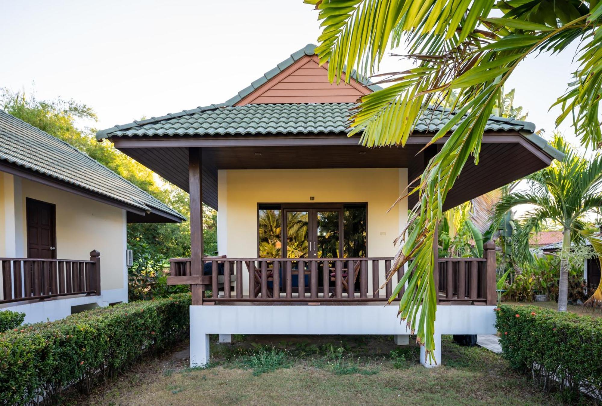 Phatcharee Resort Baan Tai Exterior foto
