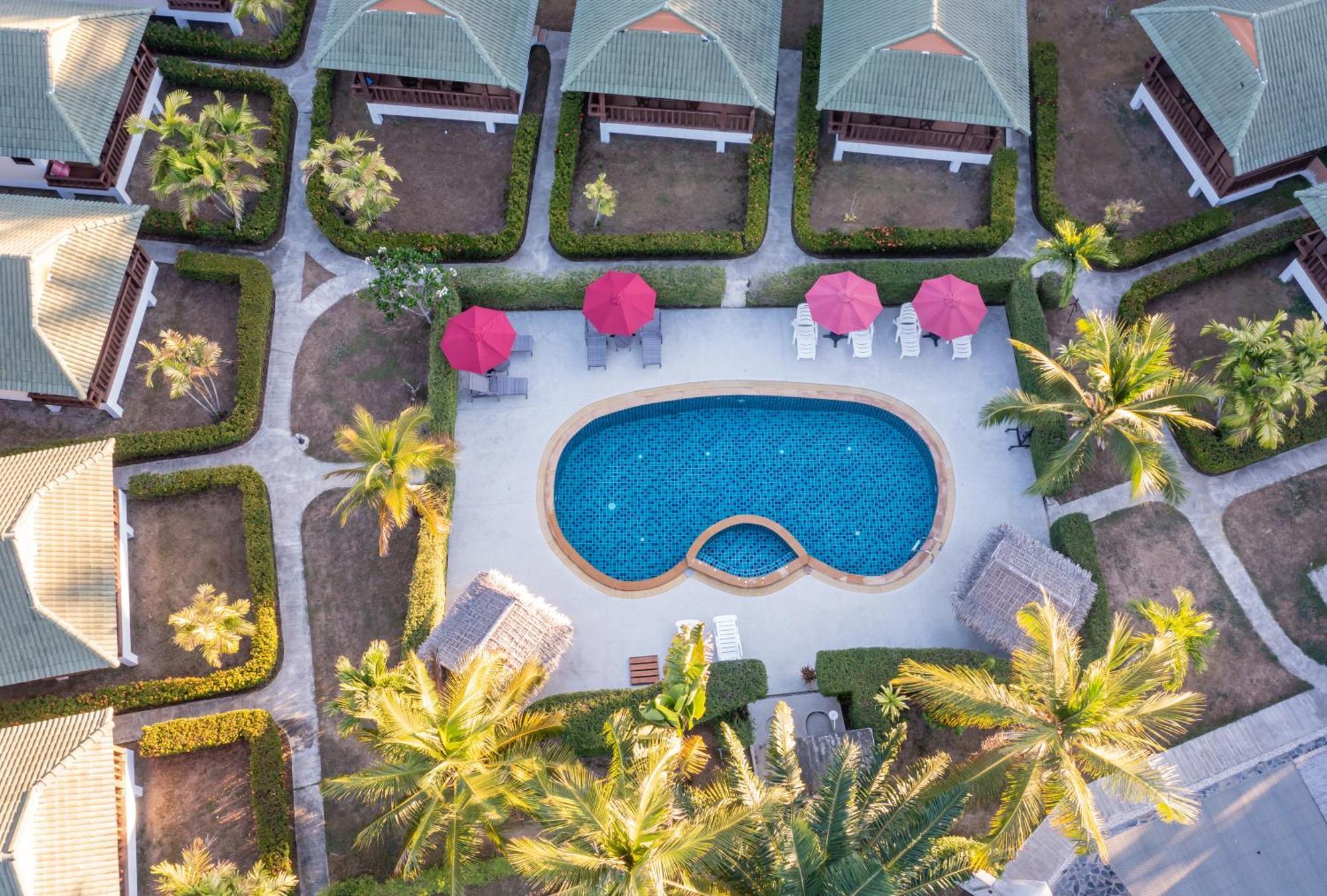 Phatcharee Resort Baan Tai Exterior foto